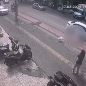 bursada marketten donerken otomobil carpti pEAyRqtq