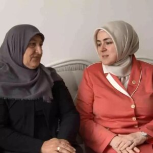 cumhurbaskani erdoganin mektubu karsta sehit annesine teslim edildi MxN3lIxm