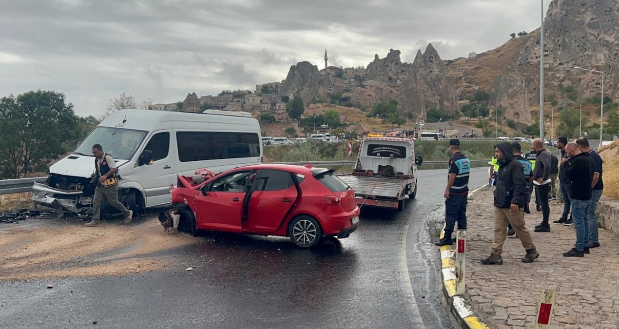 nevsehirde turist minibusuyle otomobil carpisti 6 yarali gAxgkbrK