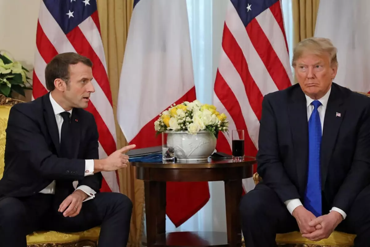 trump ve macron arasinda tansiyon yukseldi kameralar onunde hararetli tartisma 8RVxxUcM