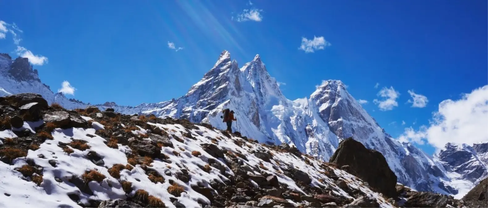 everest daginda siddetli kar firtinasi 1000 kisiyi mahsur birakti TDfmdfZI