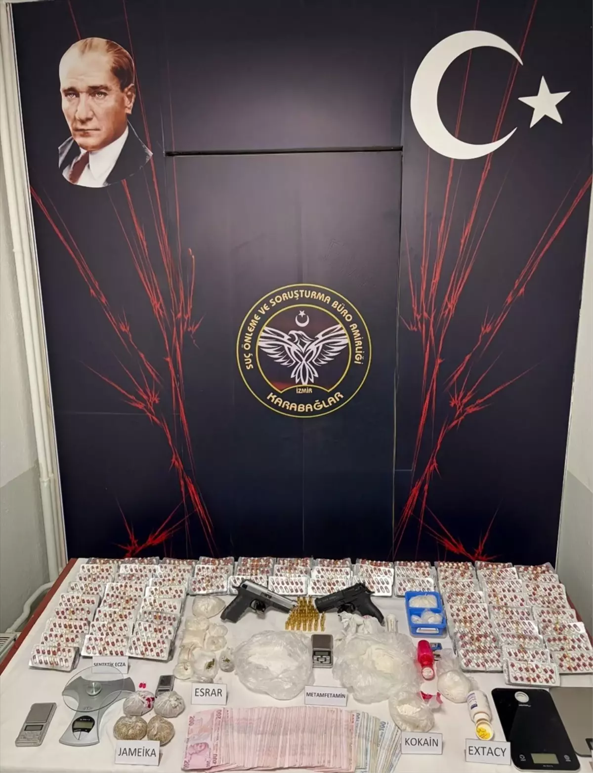 izmirde uyusturucu operasyonu 4 gozalti IArkkqMl.jpg