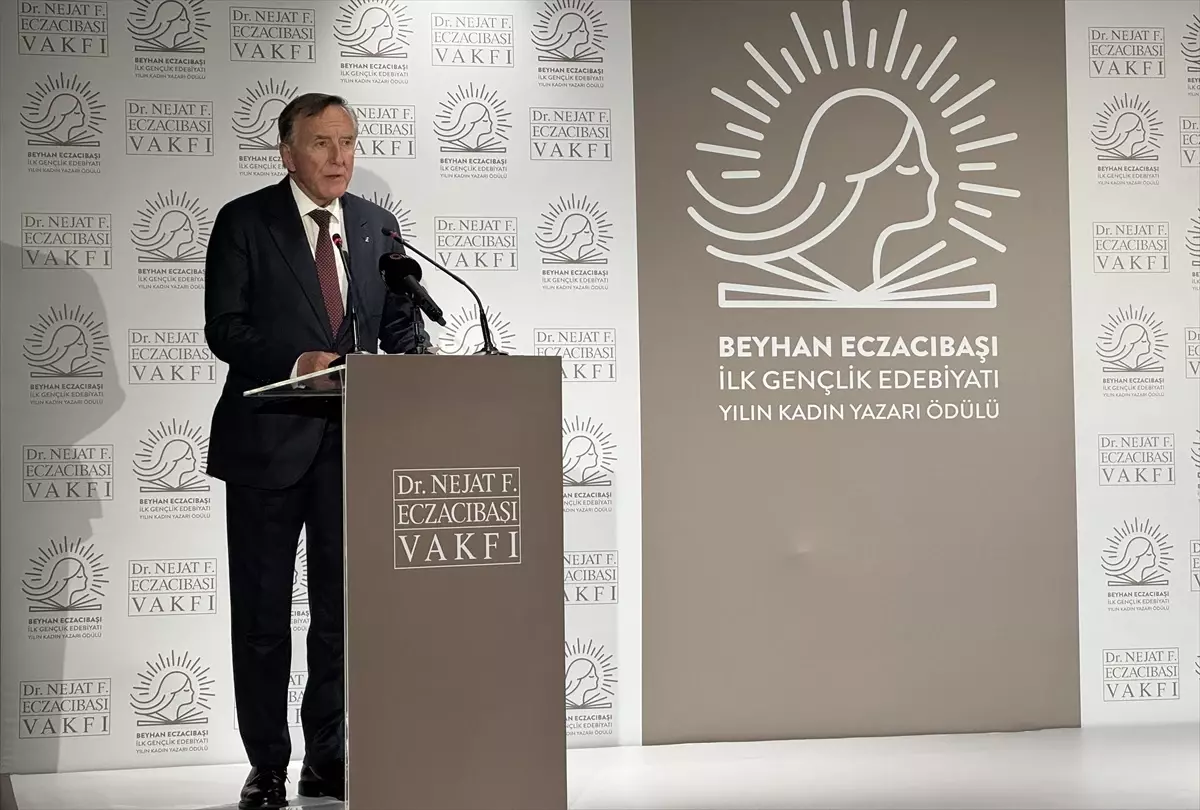 koray avci cakman yilin kadin yazari odulunu kazandi 8ckbKmD9.jpg