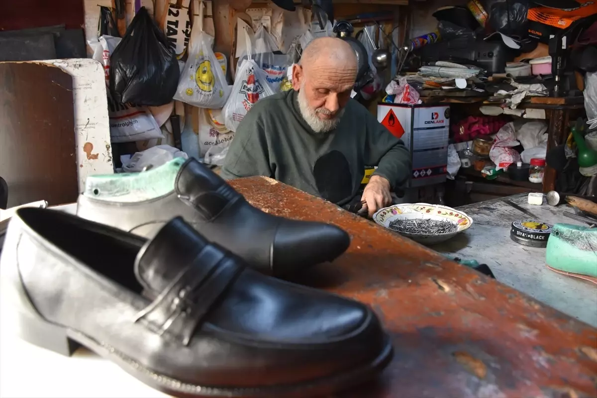 60 yildir el yapimi ayakkabi ureten usta mustafa sandikci FwXCTsqh.jpg