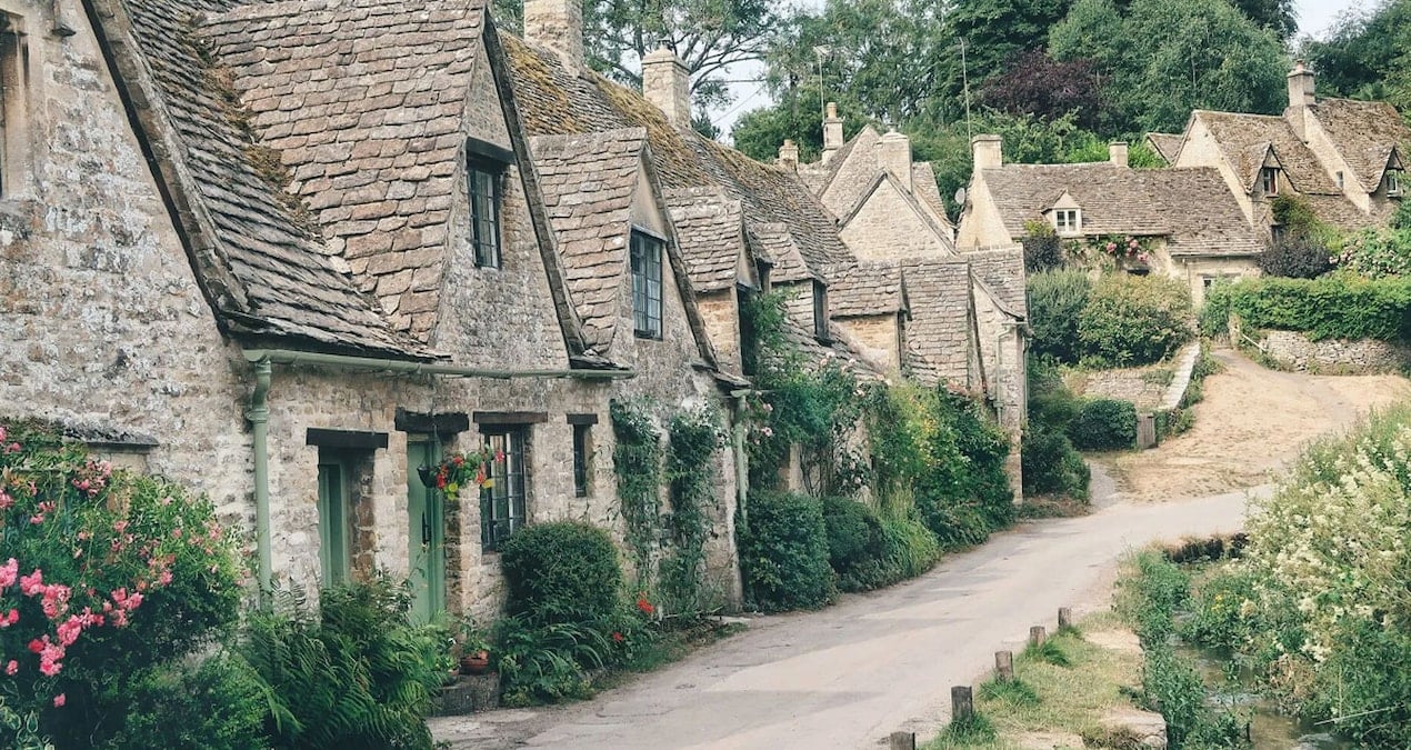 dunyanin en guzel koyu secildi ama halki evinden cikamiyor IgRxetFb.jpg