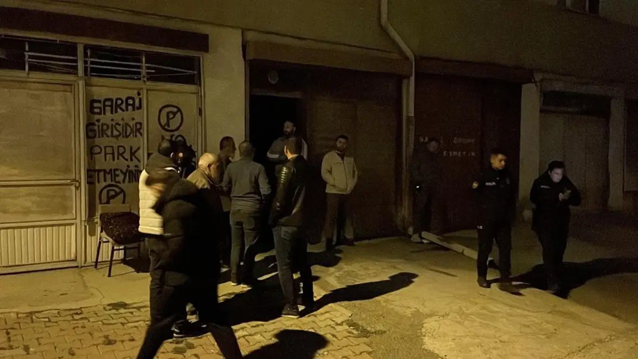 esinden haber alamayinca garaja indi otomobilin icinde olu buldu KuunnNO6.jpg