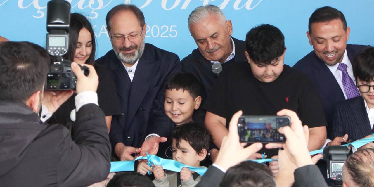 gorevden alindi ama torenlere devam ediyor ali erbas anaokulu acilisinda ortaya cikti 7EVJ4llY.jpg