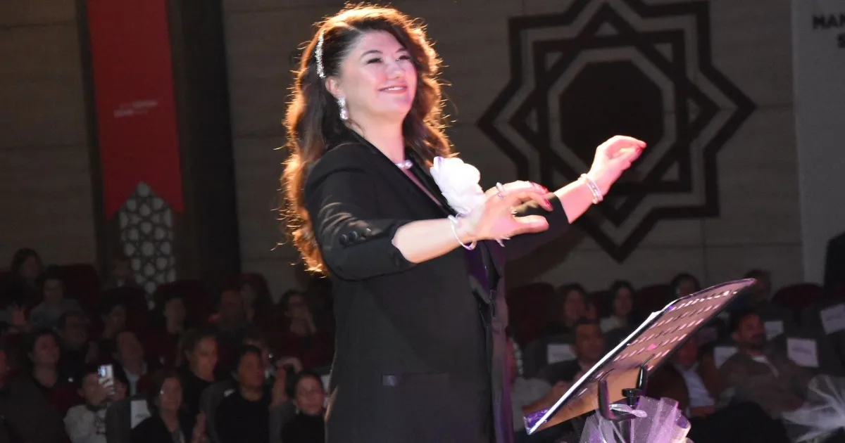 manisa yunusemre hemden sari zeybek konseri 1gYJv2i5.webp