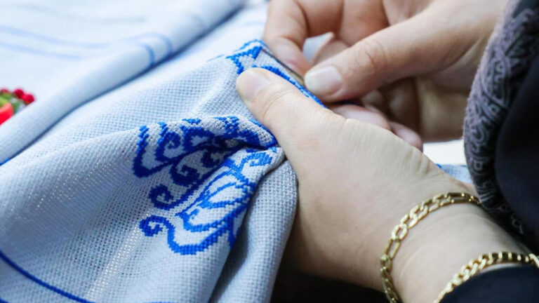 dikis-makinesinden-moda-tasarimina-uzanan-kariyer-yolculugu-3D4zKOdz