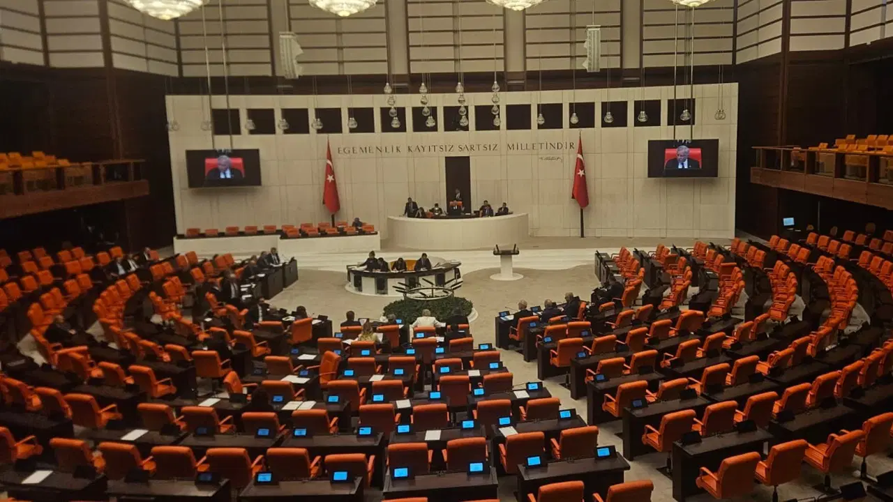 Meclis’te NATO tartışması… Mehmet Emin Ekmen: ‘Zaman baskısı var’ diyorsunuz ama NATO haftasında Meclis’i çalıştırmıyorsunuz